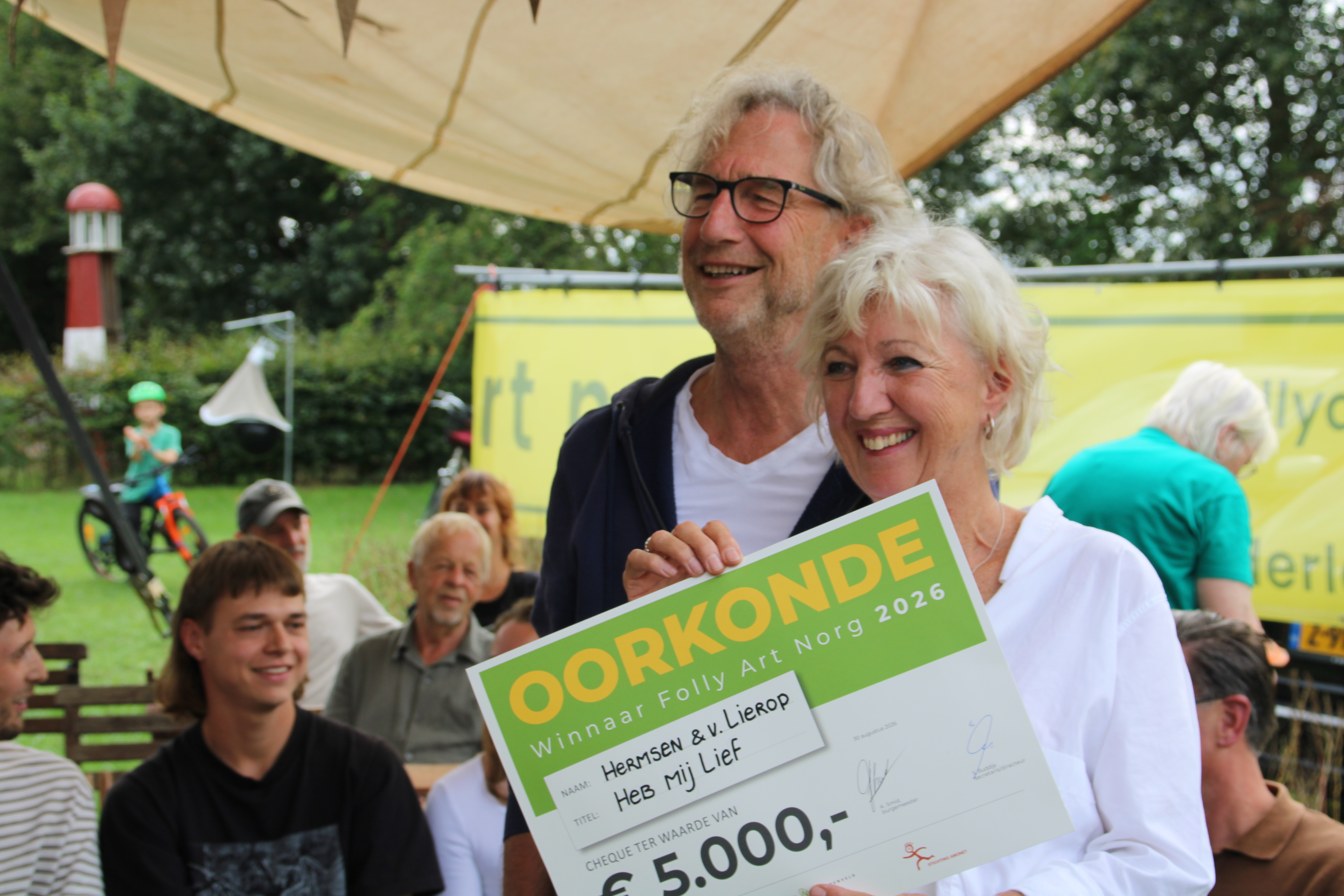 Folly ‘Heb mij lief’ wint zowel jury- als publieksprijs bij Folly Art Norg