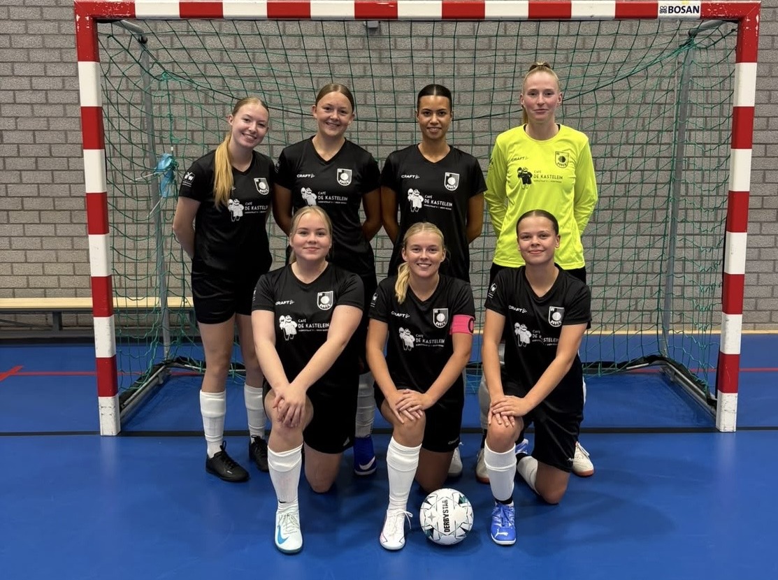 Café de Kastelein nieuwe sponsor dames zaal vv Roden 1