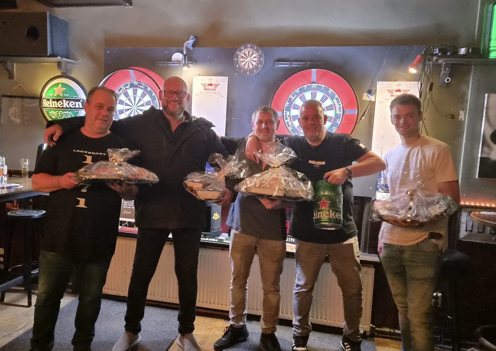 Marcel Otter wint darttoernooi bij Café de Kastelein