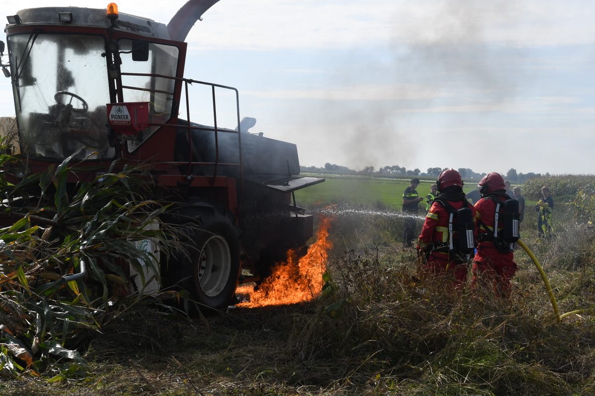 Brandweer Roden naar brand in een landbouwvoertuig - Dit is Roden - De nieuwswebsite van Roden