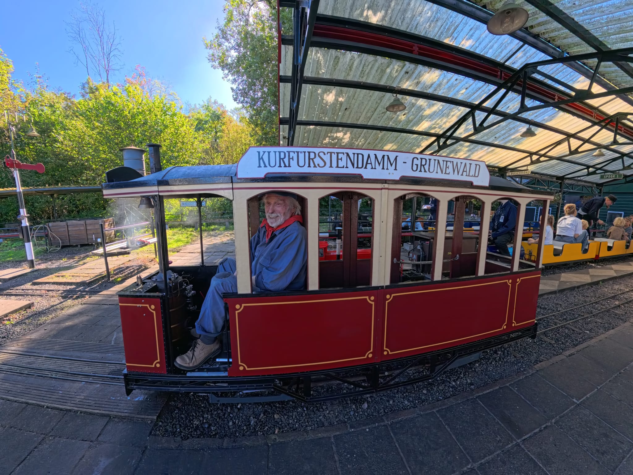Bijzondere gast bij Nienoord Spoorwegen: zelfgebouwde Berlijnse tram