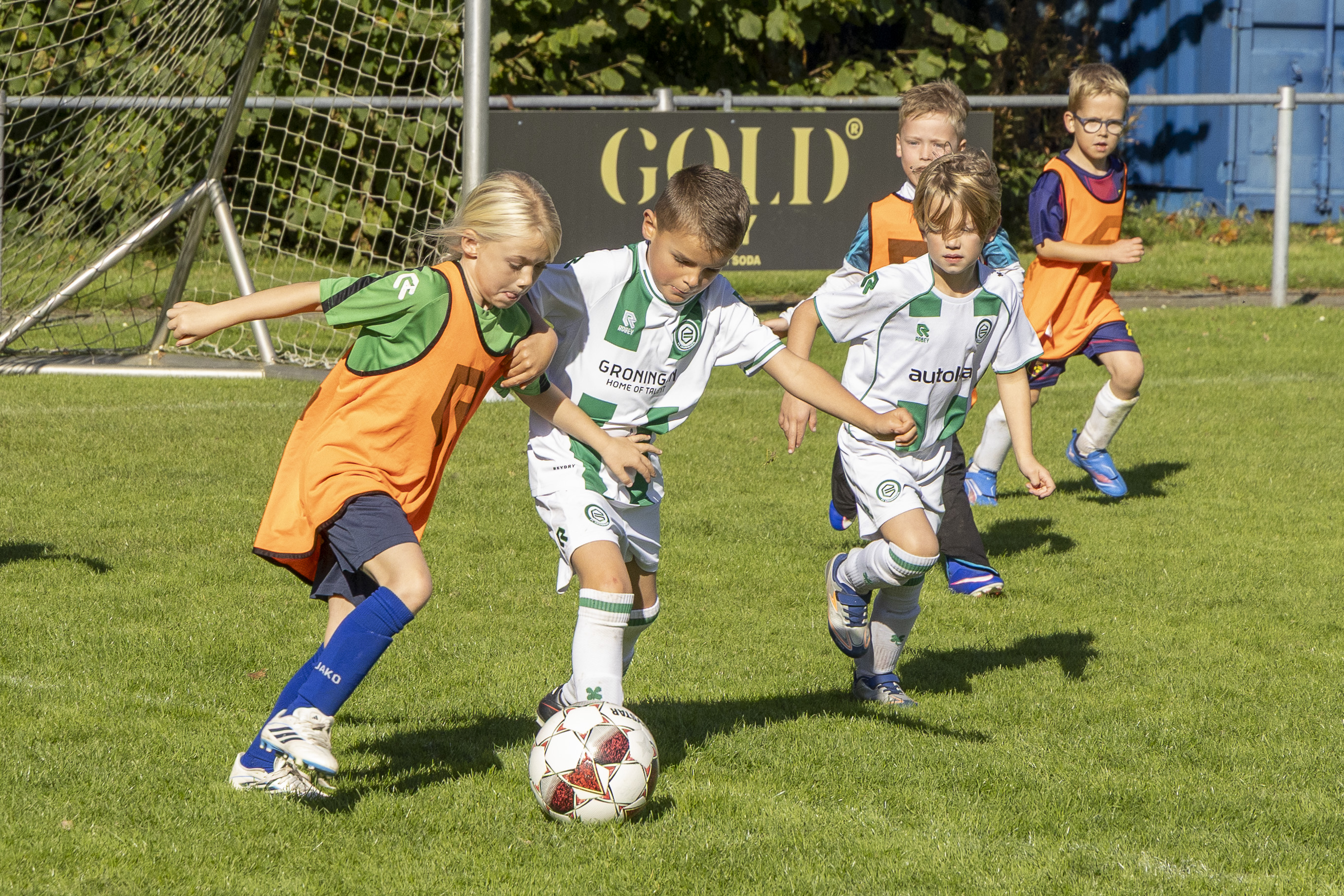 FC Groningen On Tour bij VV Nieuw-Roden overtreft alle verwachtingen: 89 kinderen op het veld