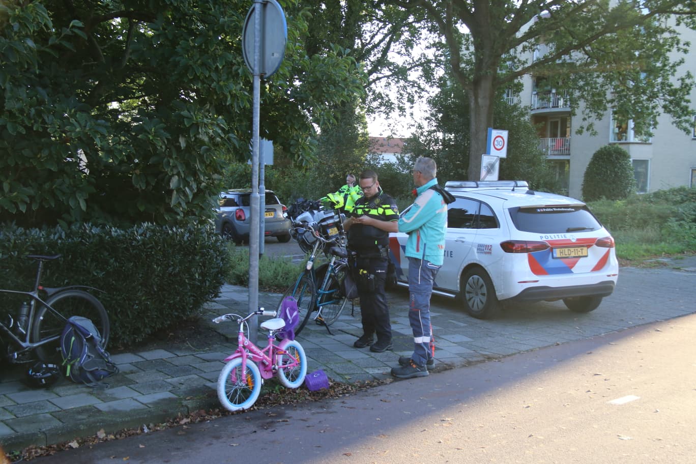 Wielrenner gewond bij botsing met kind op fiets in Leek
