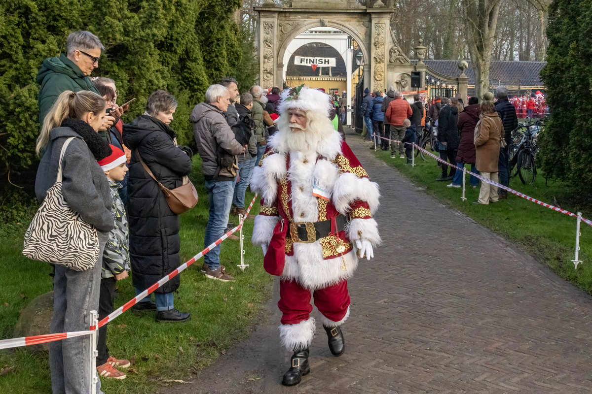 Honderden kerstmannen gezocht: Santa Run keert terug naar Landgoed Nienoord voor het goede doel