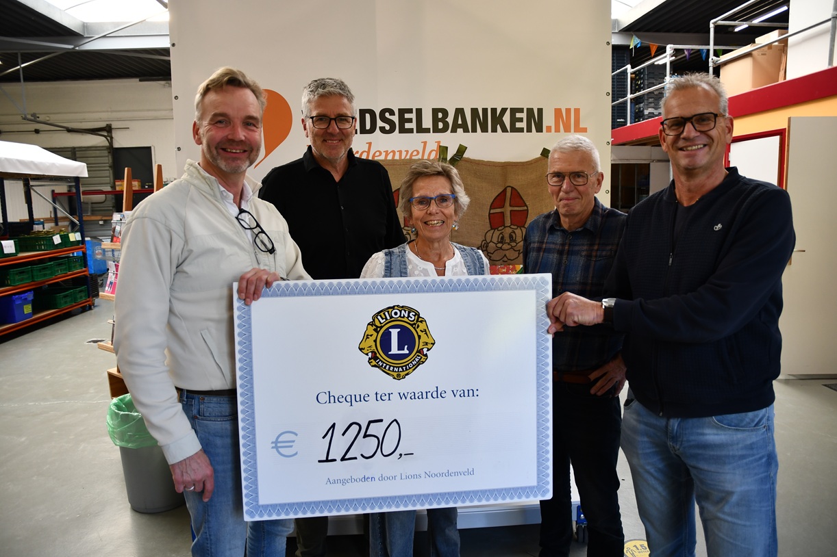 Lions Club Roden-Noordenveld schenkt € 1.250 aan de Pakjesboot: samen maken we het verschil